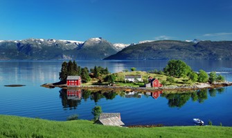 Fastlege ved vakre Hardangerfjorden